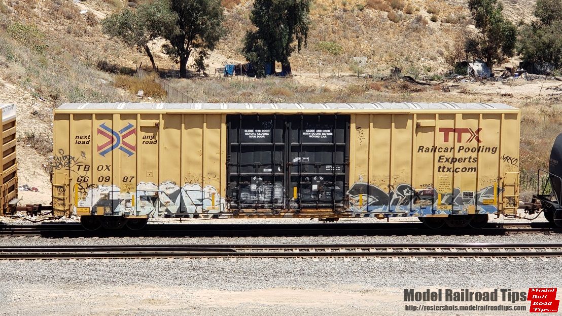 TBOX 660987
TBOX 660987
60' double plug door high cube boxcar
31 July 2020
Pepper Ave overpass 
West Colton CA
