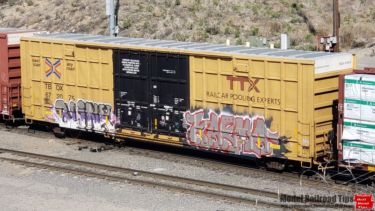 TBOX 672075
TBOX 672075
60' double plug door high cube boxcar 
8 February 2021
Pepper Ave overpass 
West Colton CA
